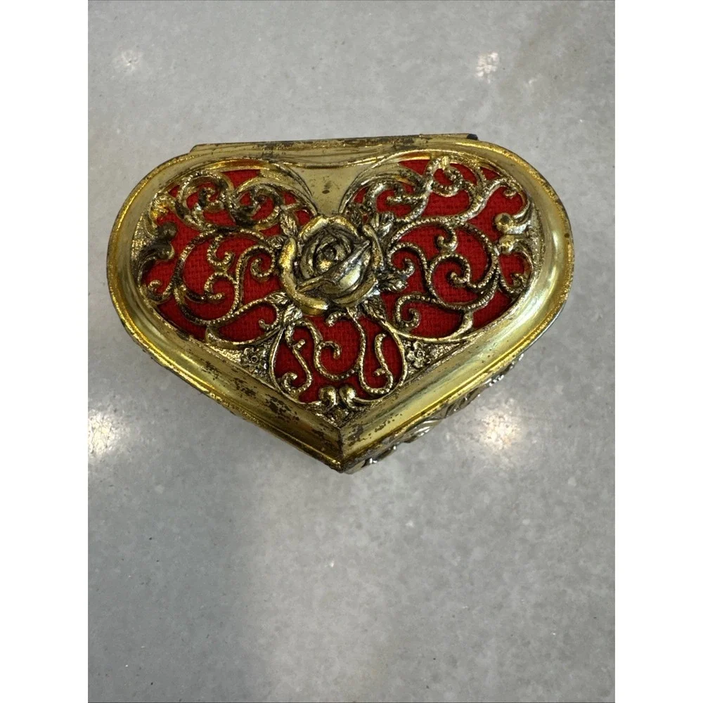 Vtg Heart Shape Trinket Box Gold‎ Filigree 3 Footed Jewelry Valentine
